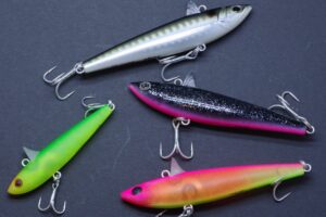 Enjoy lure fishing with a rolling bait!