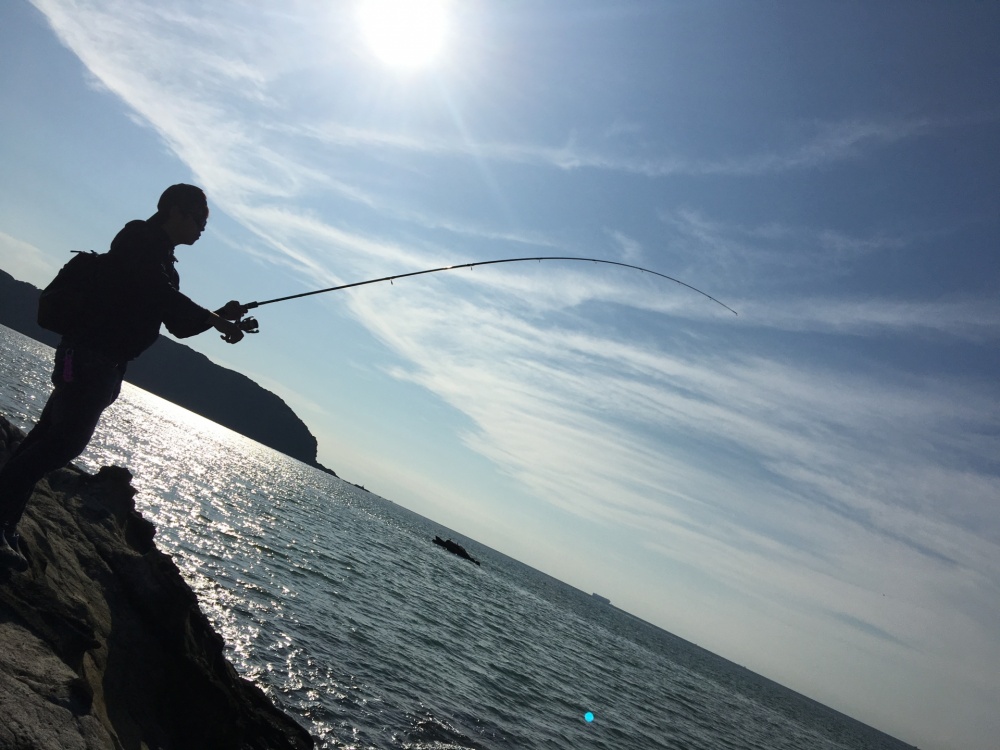 The hardness of the shore jigging rod is about M to H
